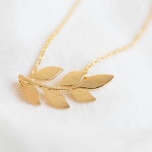 🍂Six leaf pendant necklace NWT